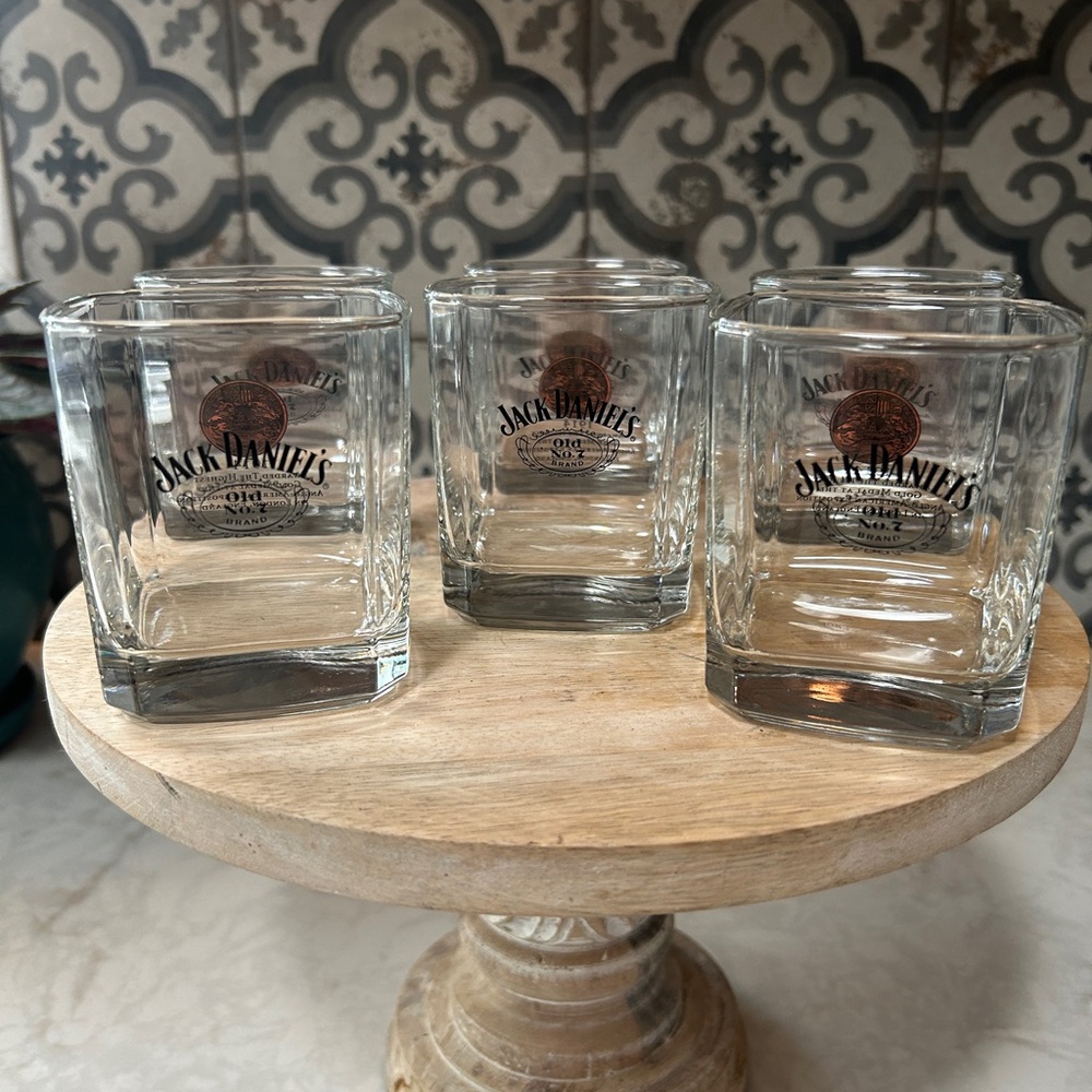 VINTAGE COLLECTOR’S JACK DANIELS 1914 GOLD MEDAL AWARD WHISKEY GLASSES- set of 6